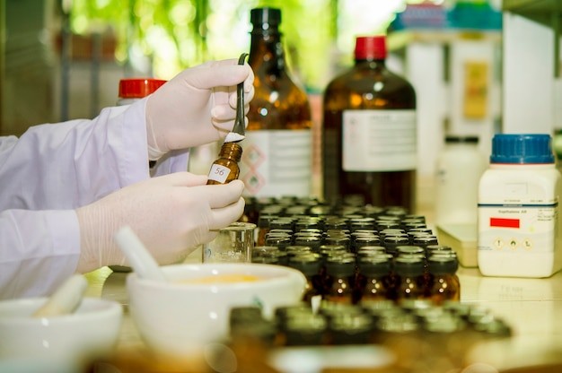 What Makes a Custom Supplement Manufacturer the Right Fit for Your Brand?